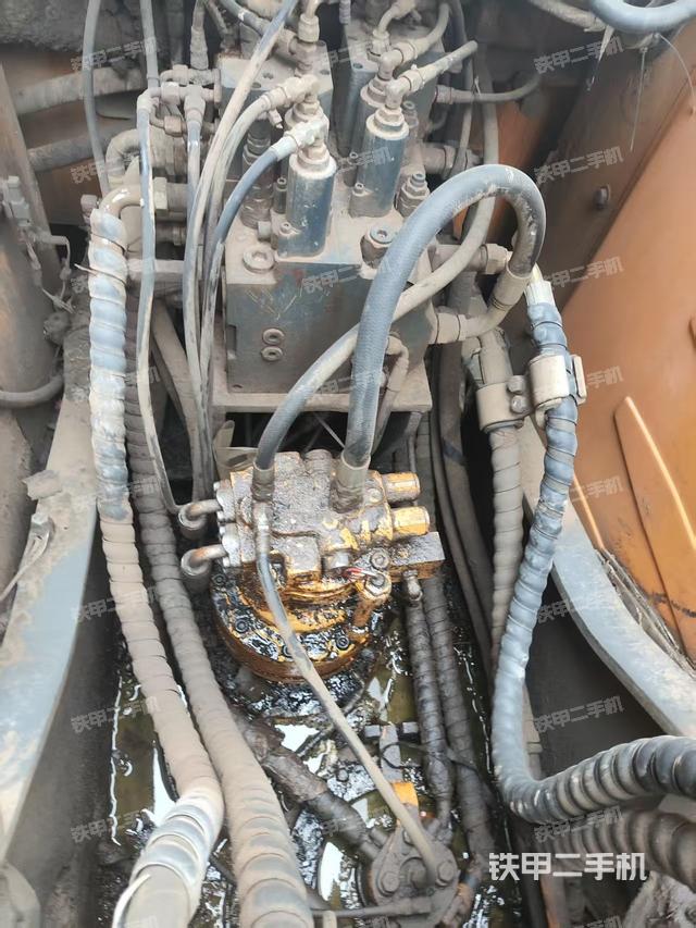 回轉(zhuǎn)馬達和主控閥（整機外觀）