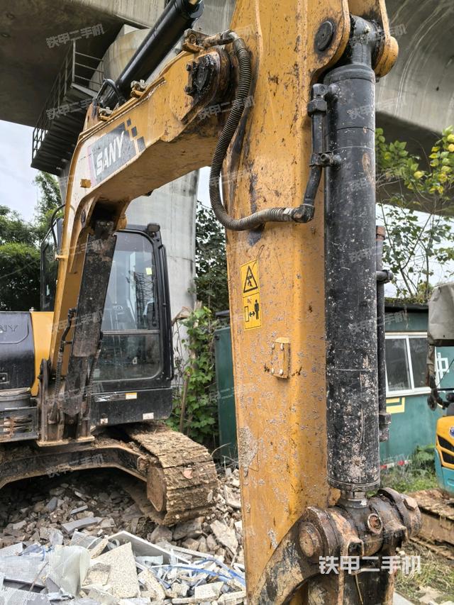 小臂整体左后（工作和回转装置）