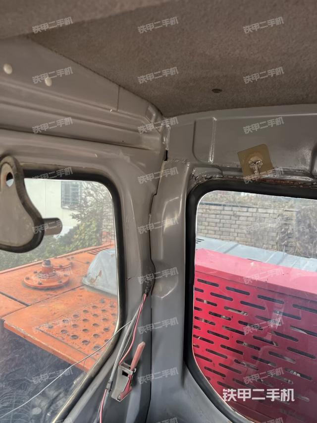 驾驶室顶部（整机外观）