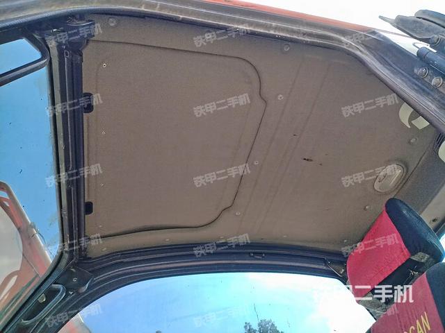 駕駛室頂部（整機外觀）