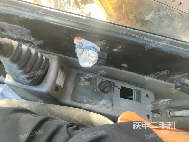 座椅右側(cè)控制臺/鑰匙門/油門/含右手柄（駕駛室部分）