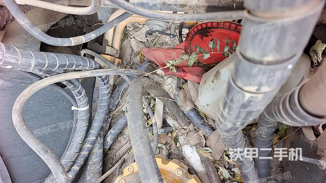 回轉(zhuǎn)馬達(dá)和主控閥（整機外觀）