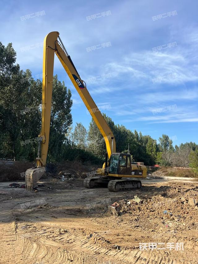 卡特彼勒323D2L挖掘机