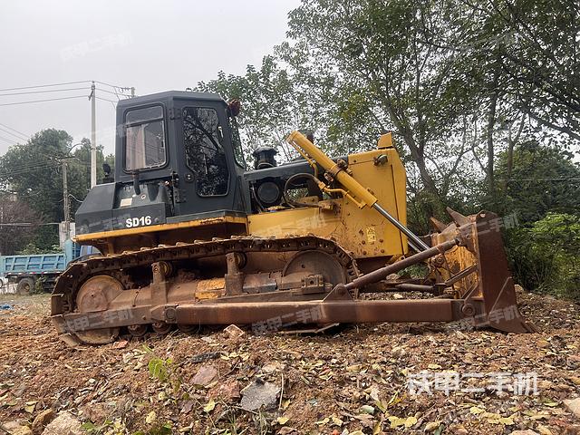 山推SD16标准型推土机