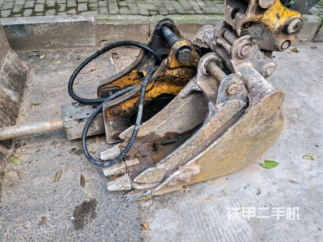 小臂整体左后（工作和回转装置）