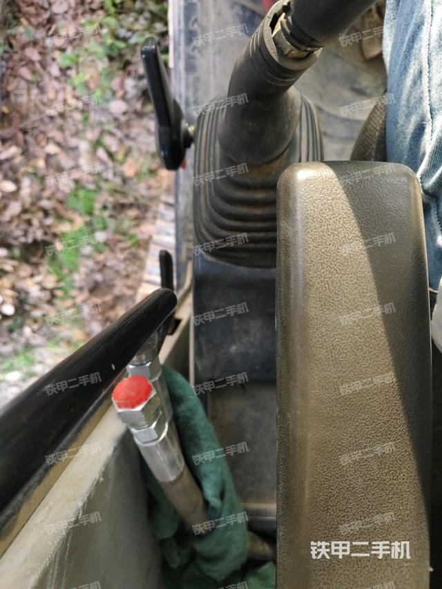 座椅左側(cè)控制臺(tái)/音響/含左手柄（駕駛室部分）