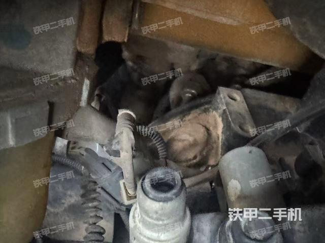 回转马达和主控阀（整机外观）