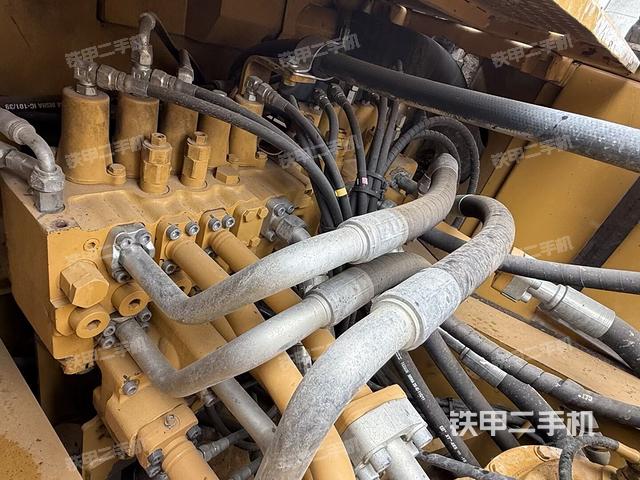 回轉(zhuǎn)馬達(dá)和主控閥（整機外觀）