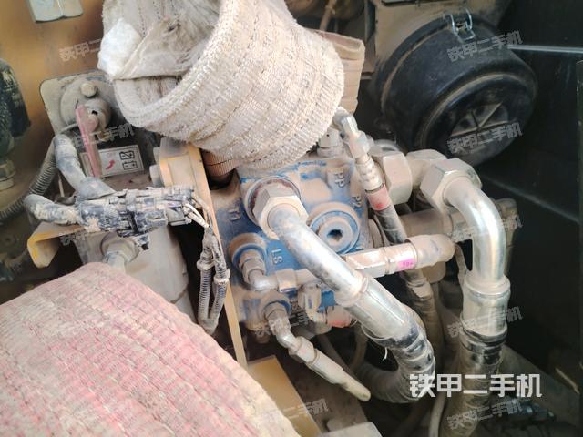 回转马达和主控阀（整机外观）