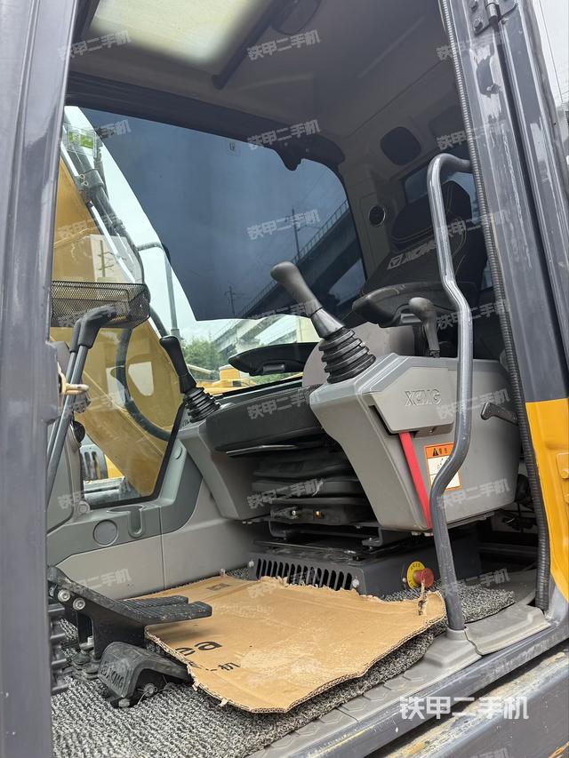 駕駛室整體（整機(jī)外觀）