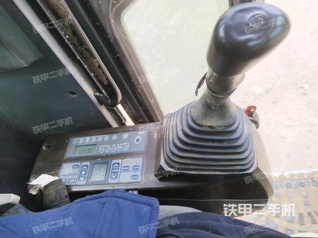 座椅左侧控制台/音响/含左手柄（驾驶室部分）