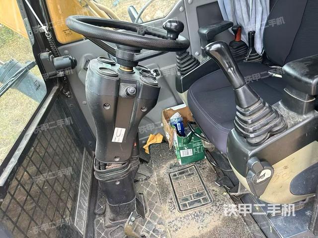 駕駛室整體（整機(jī)外觀）