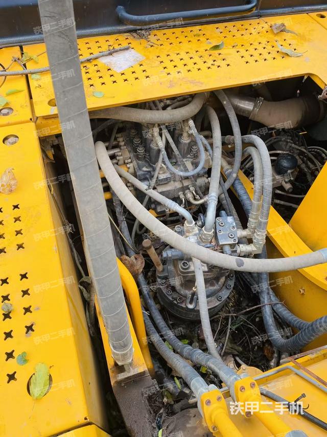 回轉(zhuǎn)馬達(dá)和主控閥（整機(jī)外觀）