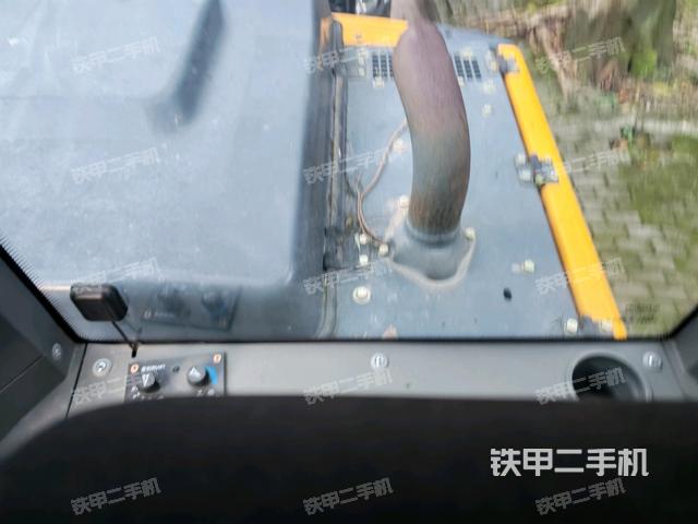 座椅右侧控制台/钥匙门/油门/含右手柄（驾驶室部分）