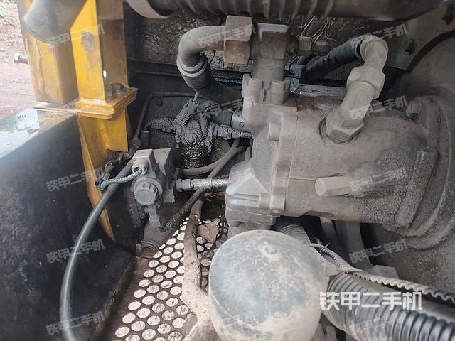 液壓泵艙室正面整體（整機(jī)外觀）