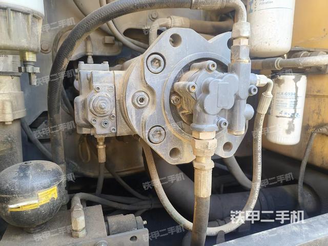 液壓泵艙室正面整體（整機(jī)外觀）