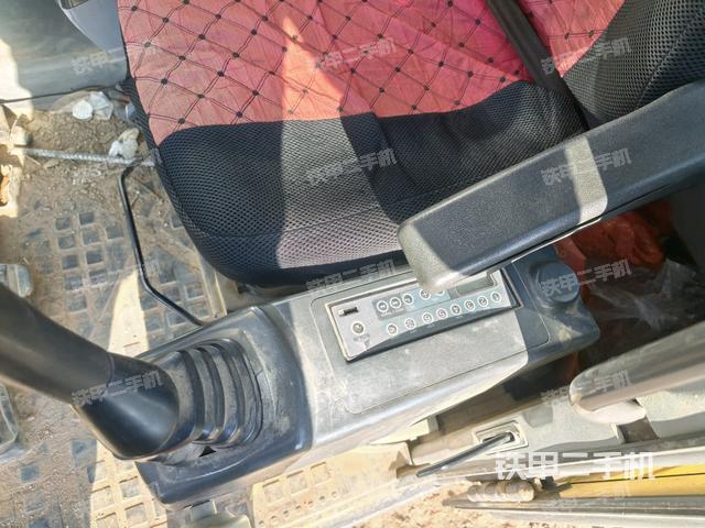 座椅左侧控制台/音响/含左手柄（驾驶室部分）