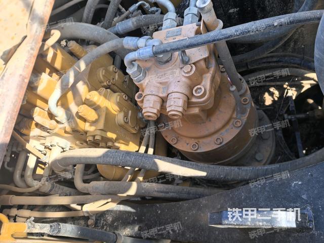 回轉馬達和主控閥（整機外觀）