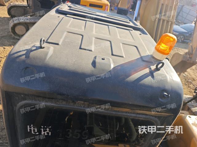 驾驶室顶部（整机外观）