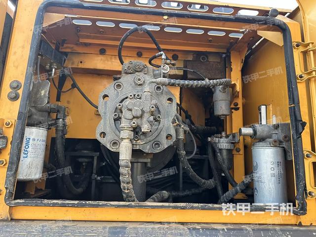 液壓泵艙室正面整體（整機(jī)外觀）