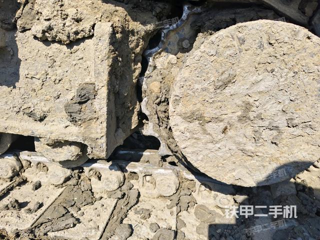 左驅(qū)動輪（行走機(jī)構(gòu)）