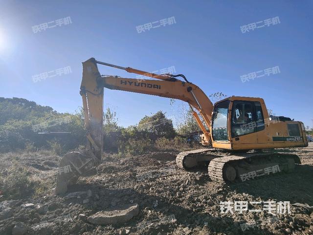 現(xiàn)代R215-7挖掘機(jī)