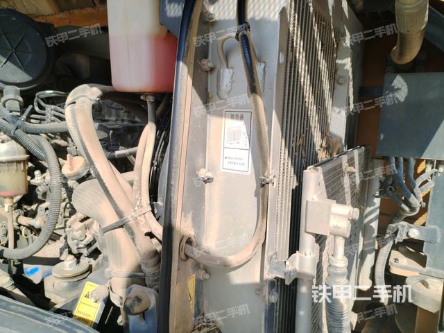 回转马达和主控阀（整机外观）