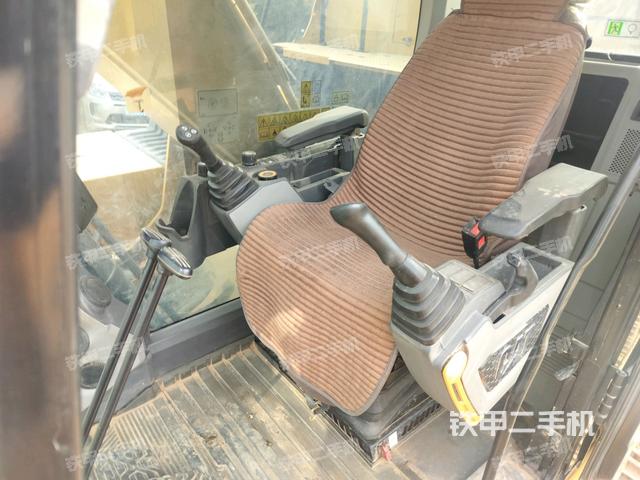 駕駛室整體（整機(jī)外觀(guān)）