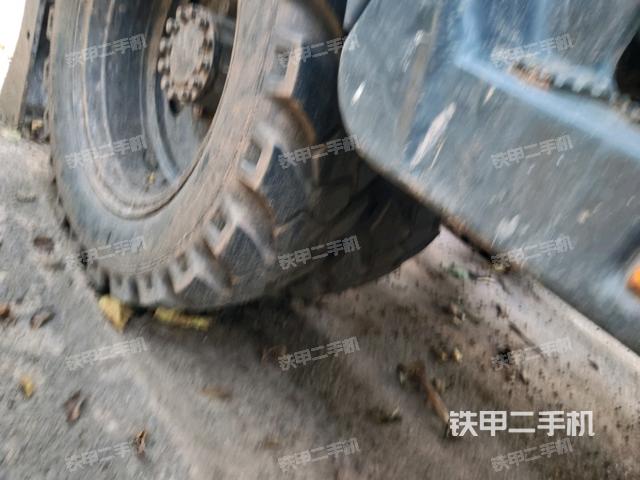 右驱动轮（行走机构）