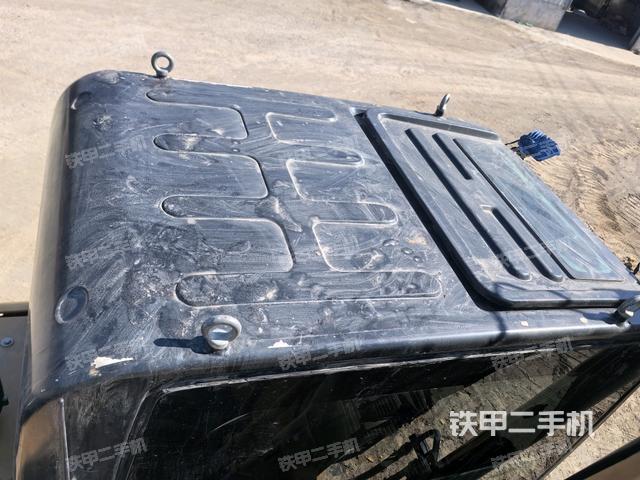 駕駛室頂部（整機外觀）