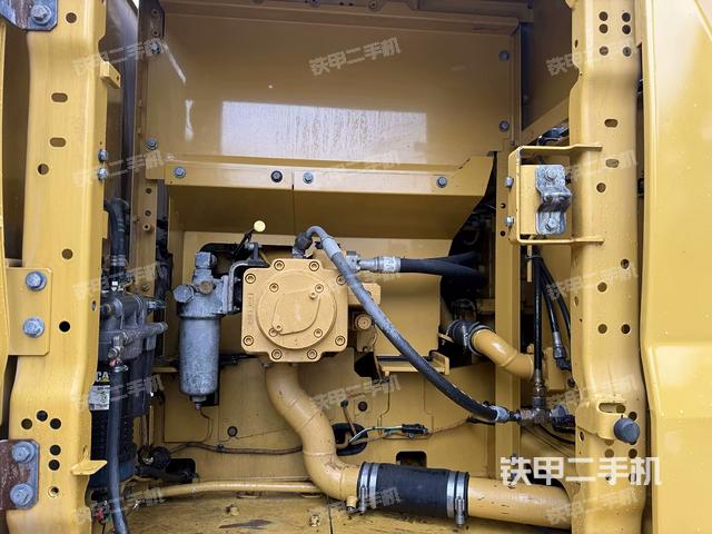 液壓泵艙室正面整體（整機(jī)外觀）