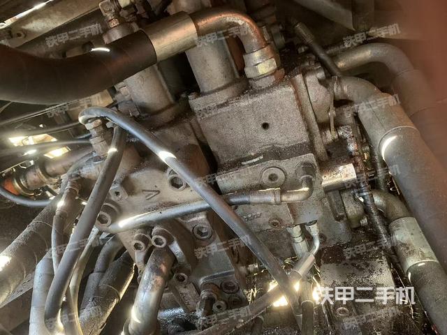 回转马达和主控阀（整机外观）