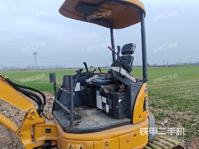 駕駛室頂部（整機(jī)外觀）