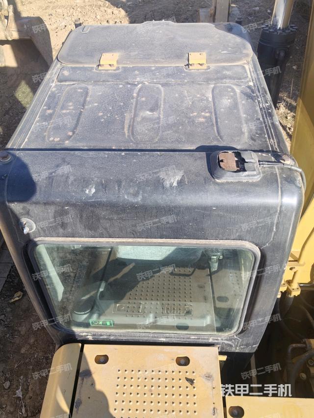 驾驶室顶部（整机外观）