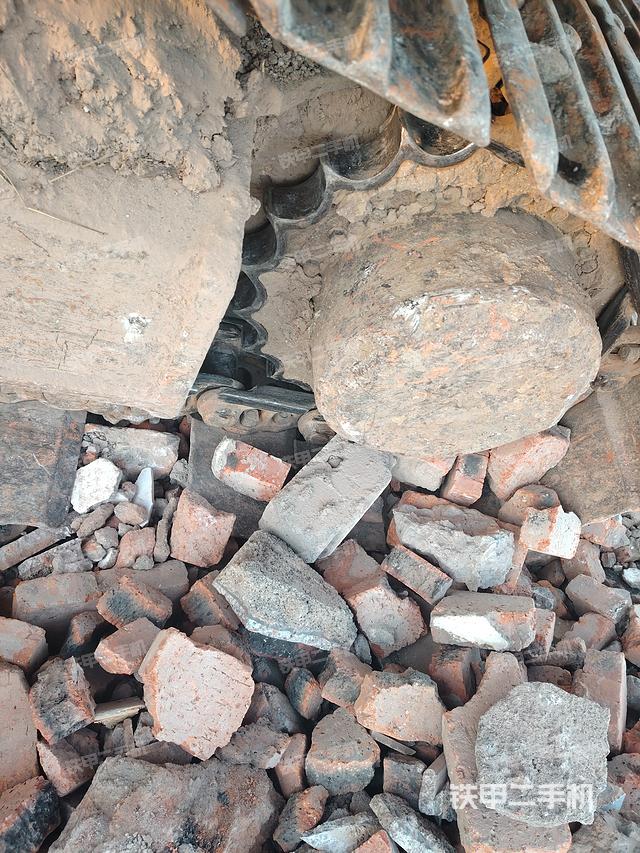 回轉(zhuǎn)馬達(dá)和主控閥（整機(jī)外觀(guān)）