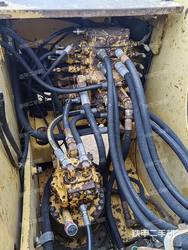 回轉(zhuǎn)馬達和主控閥（整機外觀）