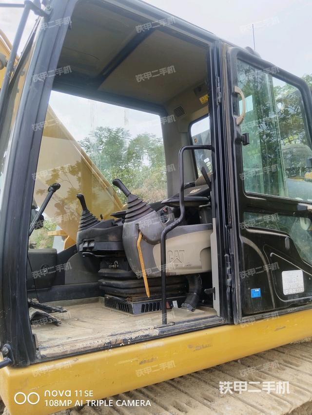 左后方玻璃角标（驾驶室部分）