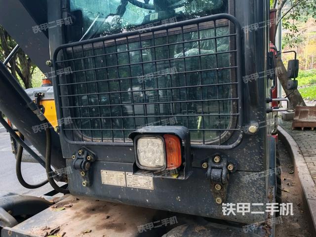 转盘和下车架正前（工作和回转装置）