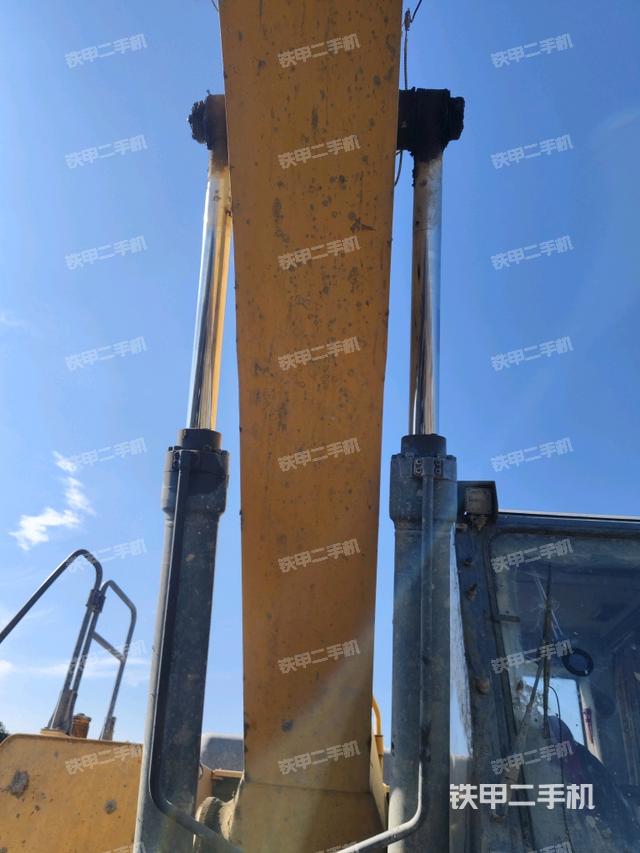 大臂油缸整體?豎拍（工作和回轉(zhuǎn)裝置）