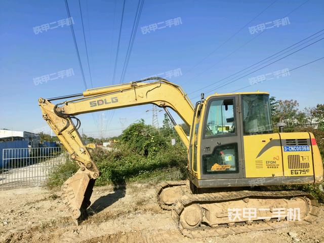 山东临工E675F挖掘机