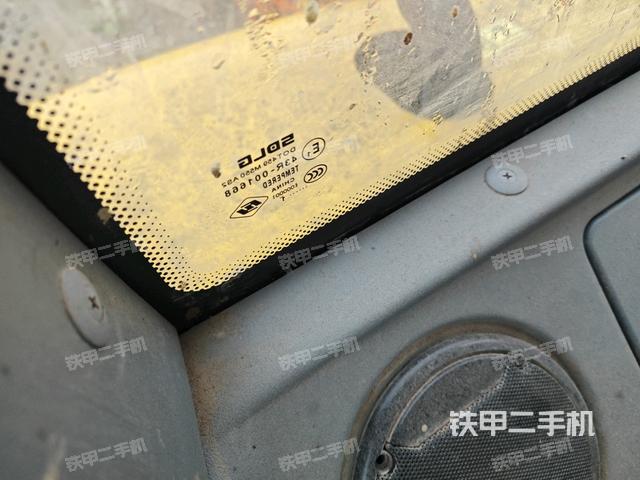 后窗玻璃角标（驾驶室部分）