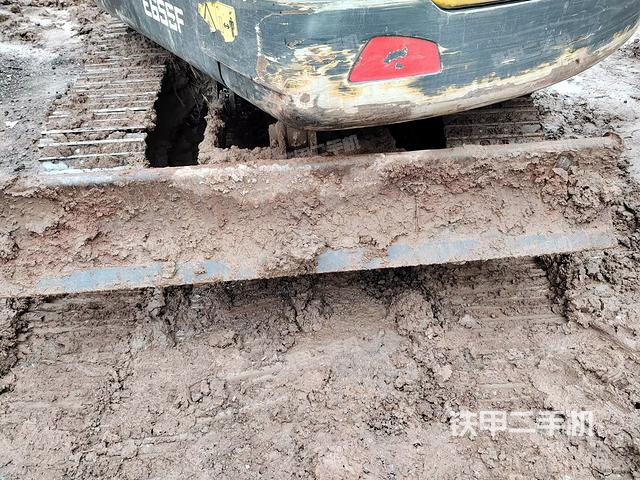 转盘和下车架正前（工作和回转装置）