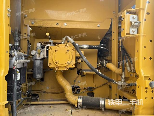 液壓泵艙室正面整體（整機(jī)外觀）