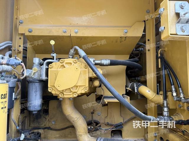 液壓泵艙室正面整體（整機(jī)外觀）