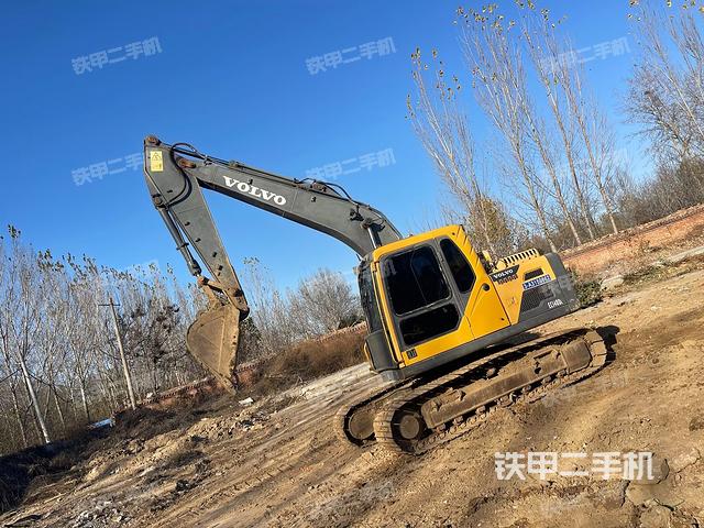 驾驶室顶部（整机外观）