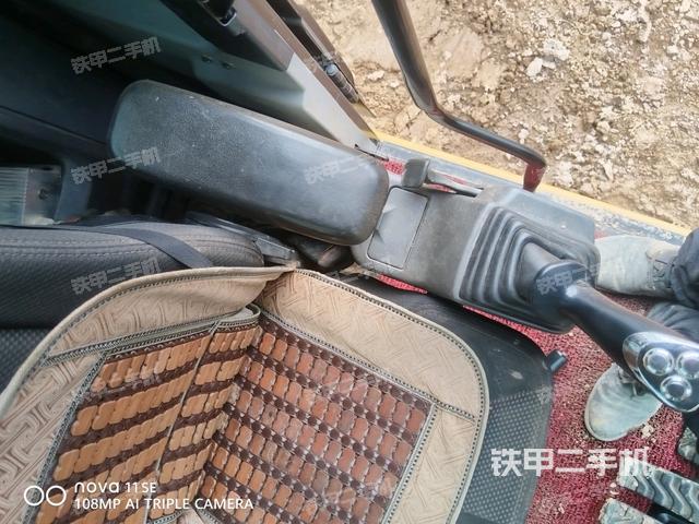 后窗玻璃角标（驾驶室部分）