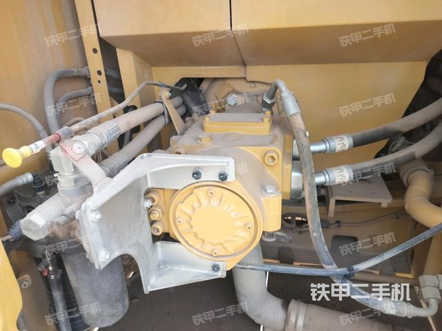 液壓泵艙室正面整體（整機(jī)外觀(guān)）