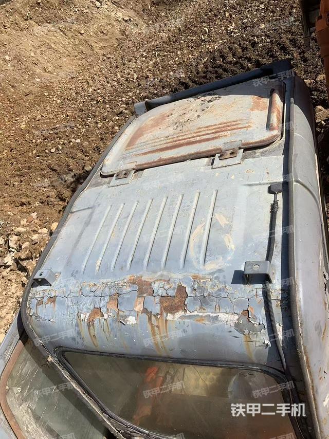 驾驶室顶部（整机外观）