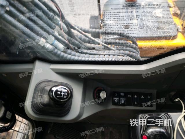 座椅左侧控制台/音响/含左手柄（驾驶室部分）