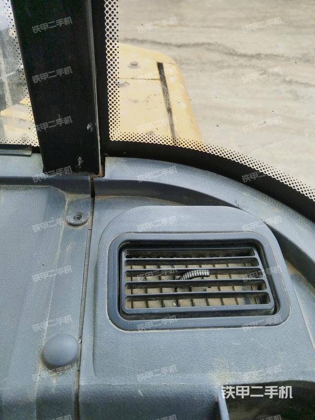 后窗玻璃角标（驾驶室部分）